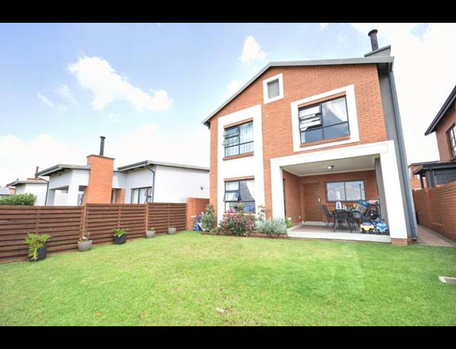 3 BEDROOM TOWNHOUSE FOR SALE IN GOLDEN FIELDS ESTATE